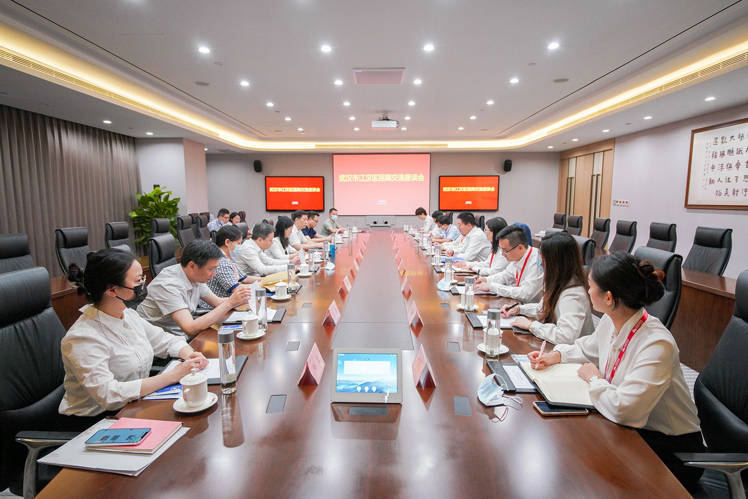 武汉市江汉区区长叶文静率队莅临上海致盛集团考察交流
