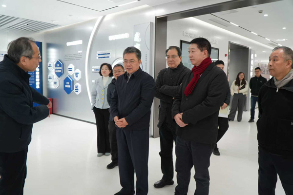 张润斌董事长随上海市政协经济和金融委员会赴上海光机所调研