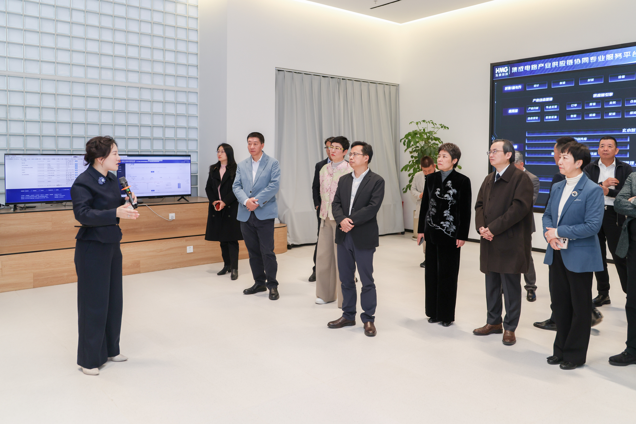 上海市政协工商联界别委员2026年度“凝心聚力、共议发展”第一场活动走进浦东。